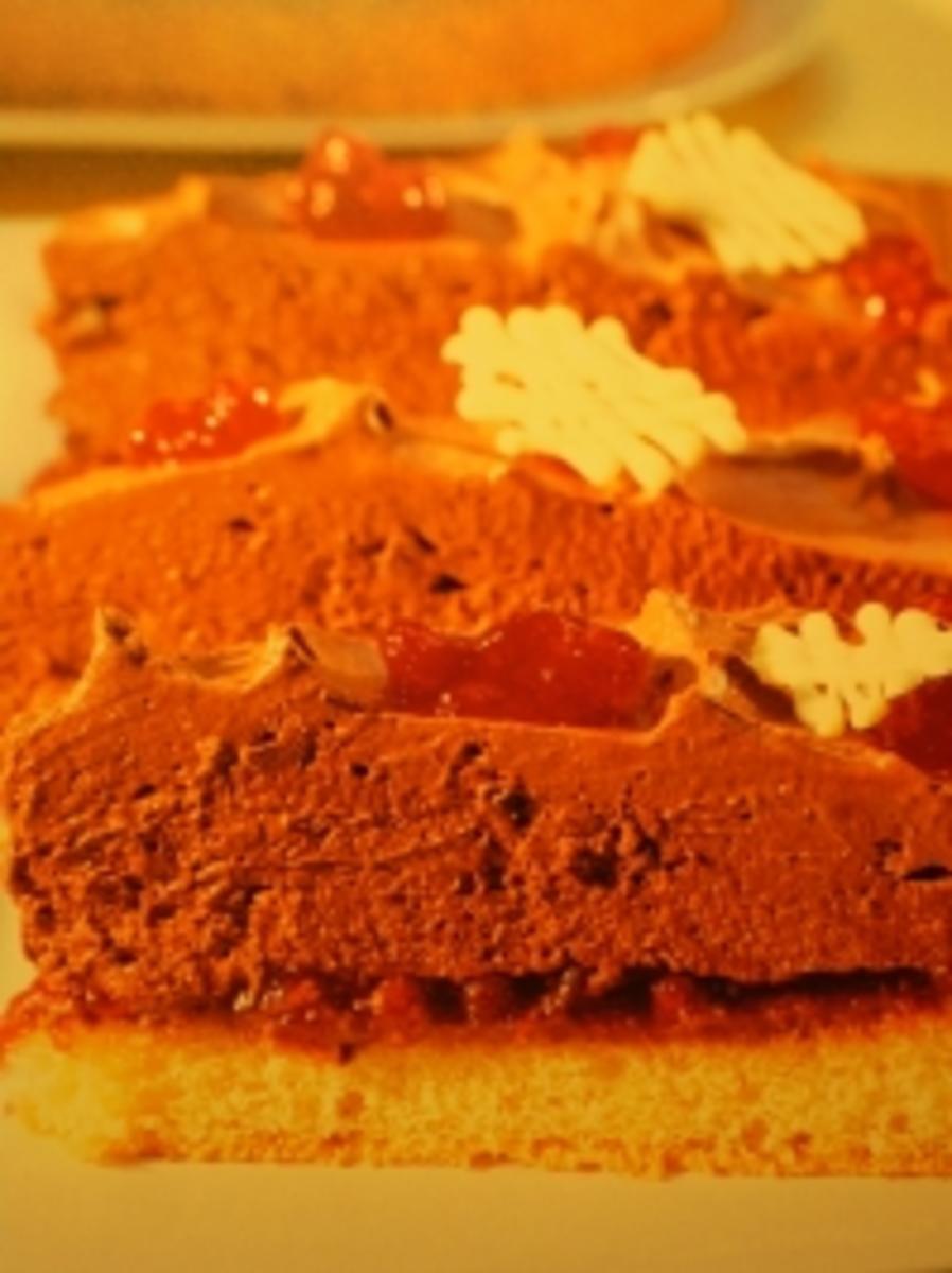 Schokoladen-Preiselbeer-Torte - Rezept