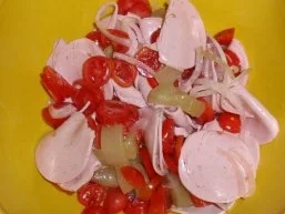 Rezept: Aufgepeppter Wurstsalat Bild Nr. 3 Aufgepeppter Wurstsalat - Rezept - Bild Nr. 3