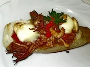 Rezept: Überbackente Meeresfrüchte auf Baguettes Überbackente Meeresfrüchte auf Baguettes - Rezept