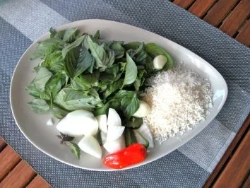 Rezept: Basilikumpesto Bild Nr. 2 Basilikumpesto - Rezept - Bild Nr. 2