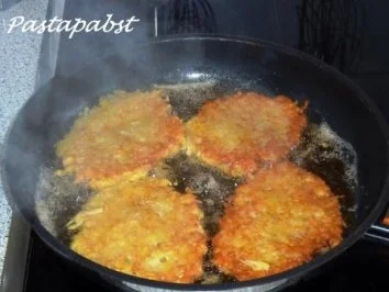 Rezept: Kartoffelpuffer mit Apfelmus Bild Nr. 4 Kartoffelpuffer mit Apfelmus - Rezept - Bild Nr. 4