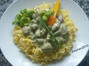 Herzchen-Zwiebelgulasch in Käse-Ingwer-Rahm an schwäbischen Eiernudeln - Rezept