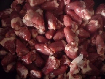 Herzchen-Zwiebelgulasch in Käse-Ingwer-Rahm an schwäbischen Eiernudeln - Rezept - Bild Nr. 4