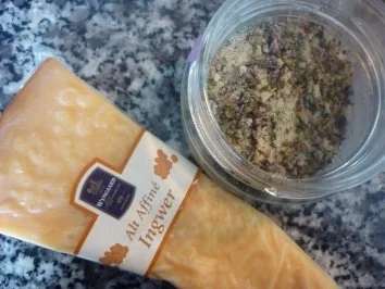 Herzchen-Zwiebelgulasch in Käse-Ingwer-Rahm an schwäbischen Eiernudeln - Rezept - Bild Nr. 5