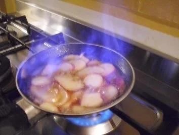 Rezept: Schweinefilettoast mit flambierten Pfirsichen Bild Nr. 4 Schweinefilettoast mit flambierten Pfirsichen - Rezept - Bild Nr. 4