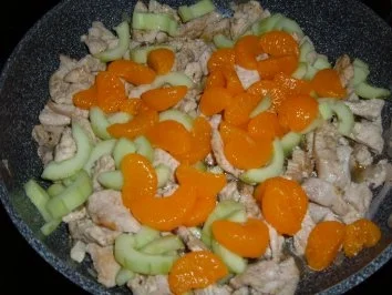 Geflügel : Putengeschnetzeltes mit Mandarinen und Gurke - Rezept - Bild Nr. 4