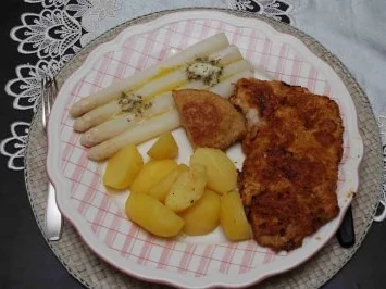 Rezept: Schwein - Spargel mit Schnitzel und Kräuterbutter Schwein - Spargel mit Schnitzel und Kräuterbutter - Rezept