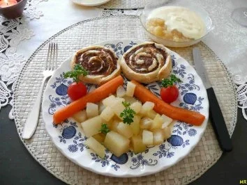 Hackfleisch : ... im Blätterteig an reichlich gesundem Gemüse - Rezept