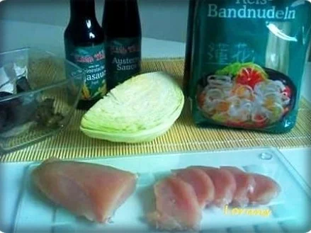 Asiatisch - Gebratene Reis Bandnudeln mit Hähnchen und Gemüse - Rezept - Bild Nr. 4