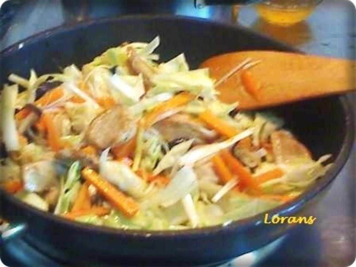 Asiatisch - Gebratene Reis Bandnudeln mit Hähnchen und Gemüse - Rezept - Bild Nr. 9