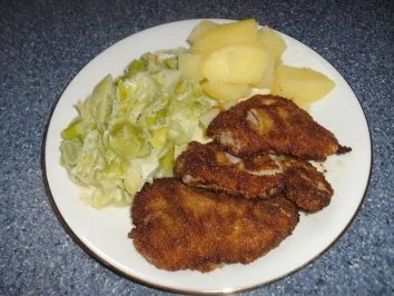 Rezept: Schnitzelchen mit Lauch und Salzkartoffeln Schnitzelchen mit Lauch und Salzkartoffeln - Rezept