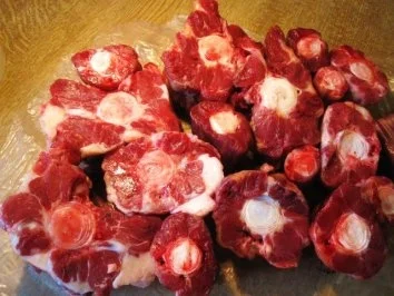 Rezept: Feine Brühe vom Ochsenschwanz ... Bild Nr. 2 Feine Brühe vom Ochsenschwanz ... - Rezept - Bild Nr. 2