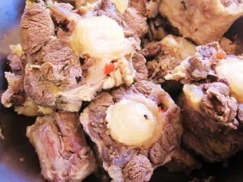 Rezept: Feine Brühe vom Ochsenschwanz ... Bild Nr. 6 Feine Brühe vom Ochsenschwanz ... - Rezept - Bild Nr. 6