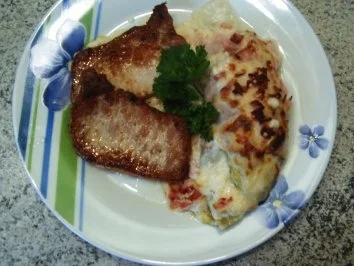 Rezept: Chicoree mit einer Käsesoße überbacken Chicoree mit einer Käsesoße überbacken - Rezept