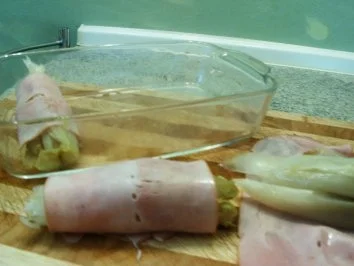 Rezept: Chicoree mit einer Käsesoße überbacken Bild Nr. 8 Chicoree mit einer Käsesoße überbacken - Rezept - Bild Nr. 8