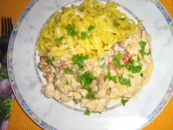 Putengeschnetzeltes mit Pfifferlingen an Tagliatelle - Rezept