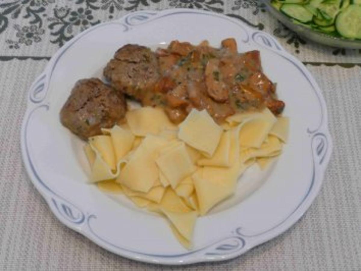 Bilder für Pilze - Frische Pfifferlinge an Tagiatelle - Rezept