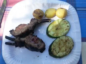 Tandoori - Minze - Lammracks mit Zuccetti, Folienkartoffeln und Salat - Rezept