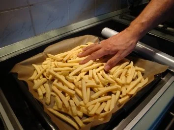 Currywurst mit Pommes - Rezept - Bild Nr. 4