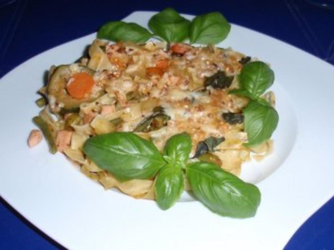 Italienischer Nudelauflauf mit einer Käse-Haselnussdecke - Rezept ...