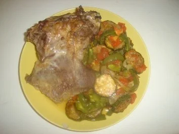 Fleisch in Gemüsebeet - Rezept