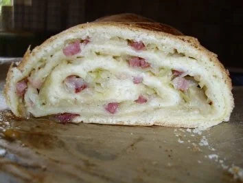 Rezept: Kuchen pikant...Krautstrudel mit Schinken Kuchen pikant...Krautstrudel mit Schinken - Rezept