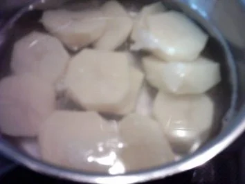 Rezept: Pangasiusfilet mit karamellisierten Zitronenschale, Kräutersoße und Kartoffelnüsse Bild Nr. 2 Pangasiusfilet mit karamellisierten Zitronenschale, Kräutersoße und Kartoffelnüsse - Rezept - Bild Nr. 2