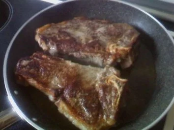 Rezept: T-Bonesteak auf Tomaten-Zwiebelbett Bild Nr. 3 T-Bonesteak auf Tomaten-Zwiebelbett - Rezept - Bild Nr. 3