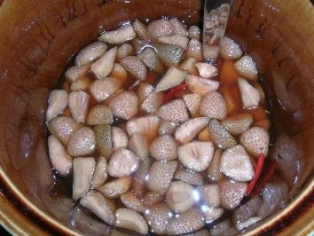 Erdbeer-Chili-Likör - ein total leckeres Verdauungsschnäpschen - - Rezept - Bild Nr. 4