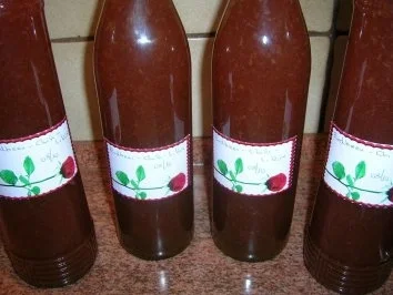 Erdbeer-Chili-Likör - ein total leckeres Verdauungsschnäpschen - - Rezept