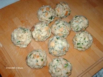 Aromatische Petersilien-Weißbrotklöße - Rezept