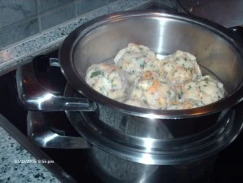 Aromatische Petersilien-Weißbrotklöße - Rezept - Bild Nr. 5