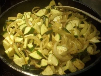 Rezept: Teufelchens Bratwurstpfanne Bild Nr. 3 Teufelchens Bratwurstpfanne - Rezept - Bild Nr. 3