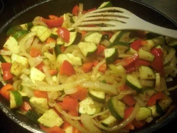 Rezept: Teufelchens Bratwurstpfanne Bild Nr. 4 Teufelchens Bratwurstpfanne - Rezept - Bild Nr. 4