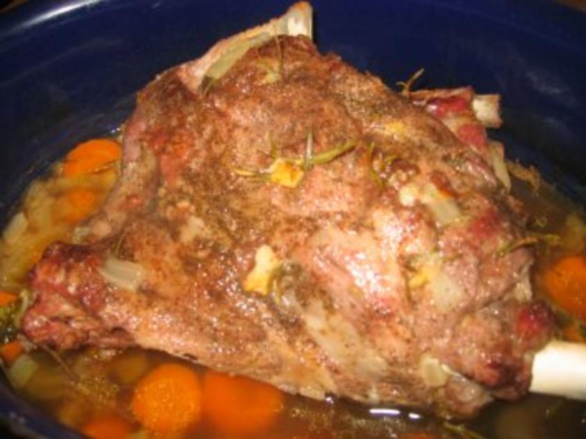 Fleisch: Geschmorter, gespickter Lammbraten - einfach - 19 kcal/100g Fleisch: Geschmorter, gespickter Lammbraten - einfach - 19 kcal/100g