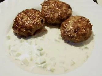 Kochen: Griechische Frikadellen mit Dip - Rezept