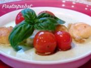 Basilikum Panna Cotta mit geschmolzenen Tomaten und Mozzarella - Rezept