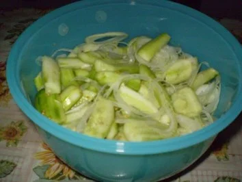 Schnellgurken im eigenen Saft - Rezept