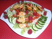 Gute-Laune-Sommersalat mit Garnelenspießchen - Rezept