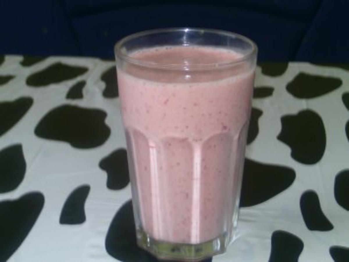 Erdbeer-Eis-Milchshake - Rezept mit Bild - kochbar.de