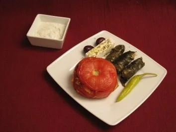 Gefüllte Weinbergblätter und gefüllte Tomaten - Rezept