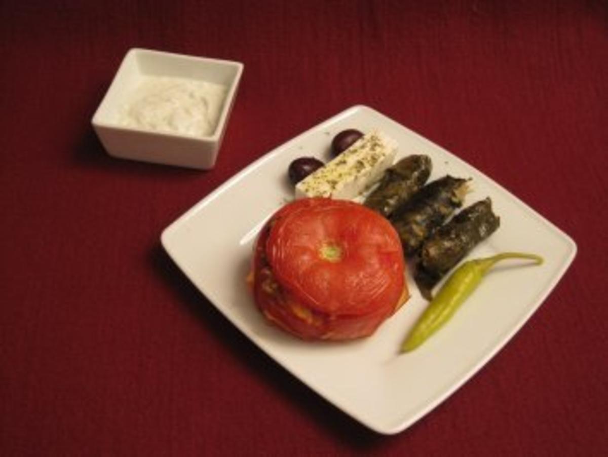 Gefüllte Weinbergblätter und gefüllte Tomaten - Rezept - kochbar.de