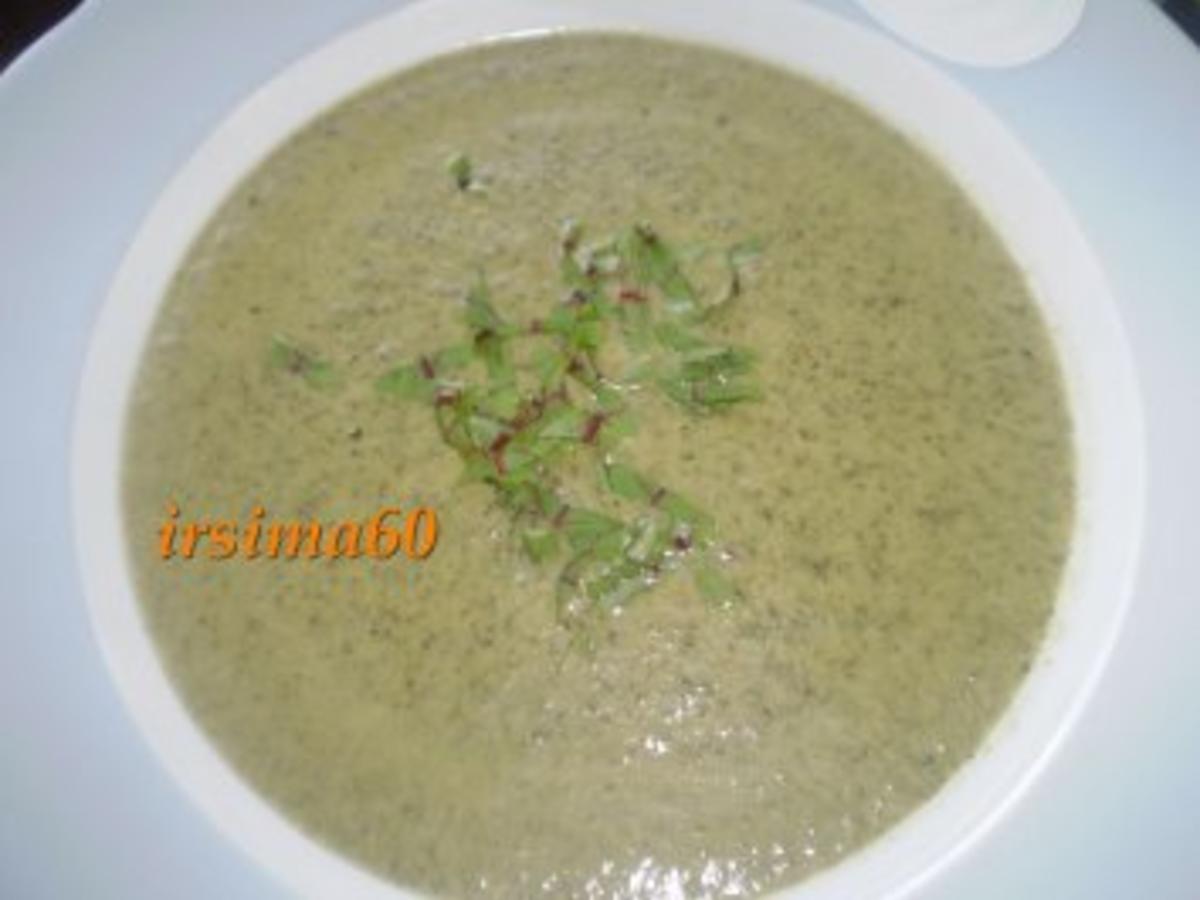 Zucchini – Sauerampfersuppe - einfach - 72 kcal/100g