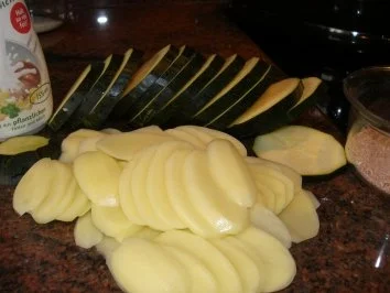 Rezept: Gemüse: ZUCCHINIGRATIN Bild Nr. 3 Gemüse: ZUCCHINIGRATIN - Rezept - Bild Nr. 3