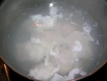 pochierte Eier in Senfsauce, Salzkartoffeln, Salat - die gute alte Uralt-Küche von Oma - Rezept - Bild Nr. 5