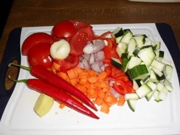 Resteverwertung: Scharfe Gemüsesauce mit Bandnudeln - Rezept