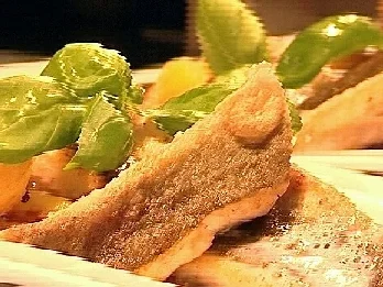 Rezept: Hamburger Edel-Pannfisch mit Bratkartoffeln und Dijonsenfsoße Hamburger Edel-Pannfisch mit Bratkartoffeln und Dijonsenfsoße - Rezept