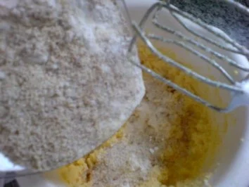 Rezept: Falsche Marzipantorte oder Kartoffeltorte Bild Nr. 11 Falsche Marzipantorte oder Kartoffeltorte - Rezept - Bild Nr. 11