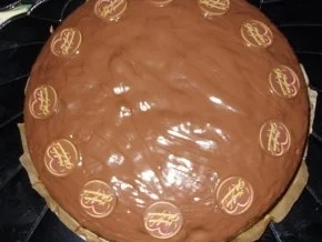 Rezept: Nuss-Kirschkuchen mit Deko.... 2 Jahre Kochbar :-) Bild Nr. 7 Nuss-Kirschkuchen mit Deko.... 2 Jahre Kochbar :-) - Rezept - Bild Nr. 7