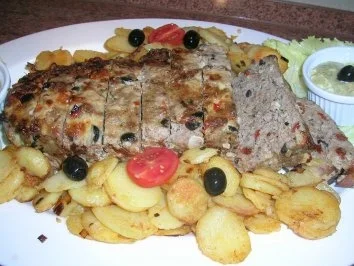 Rezept: Mediterraner Hackbraten mit Sauce Gribiche und nicht ganz stilecht - Bratkartoffeln Bild Nr. 2 Mediterraner Hackbraten mit Sauce Gribiche und nicht ganz stilecht - Bratkartoffeln - Rezept - Bild Nr. 2